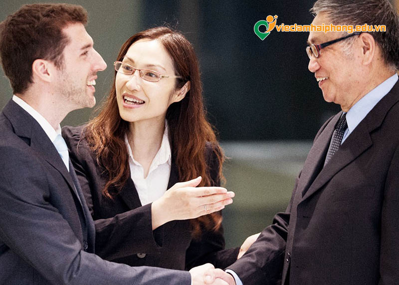 Phiên Dịch Viên làm việc ở đâu ? Muốn Làm Thông Dịch Viên Thì Học Ngành Gì?