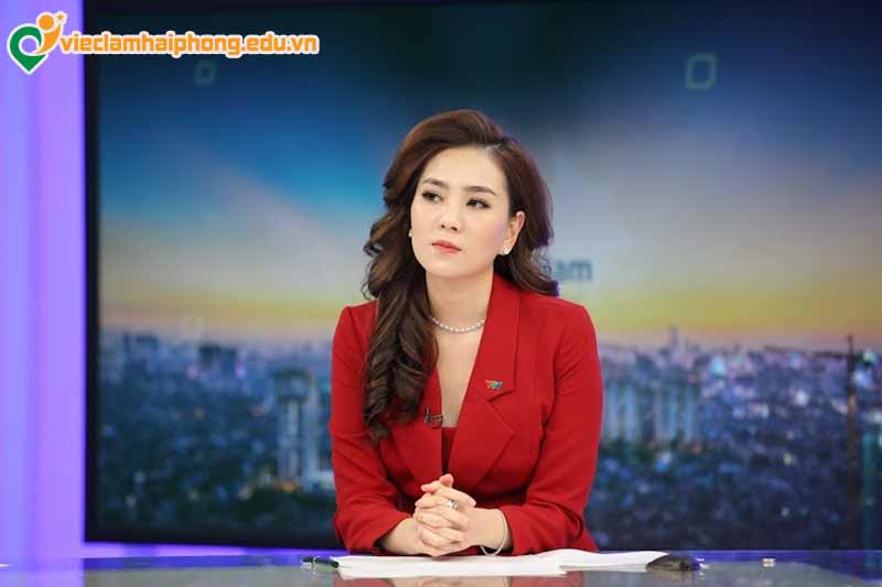 biên tập viên thời sự