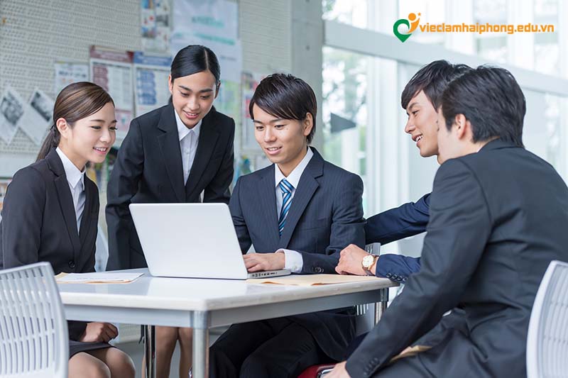 Hình ảnh ăn mặc lịch sự ở người Nhật